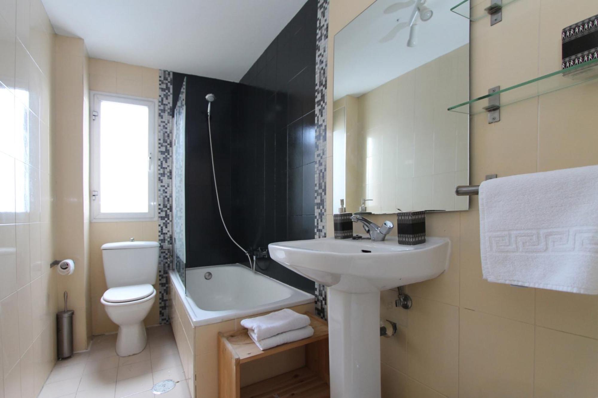 Apartamentos Goyescas Deco Madrid Room photo